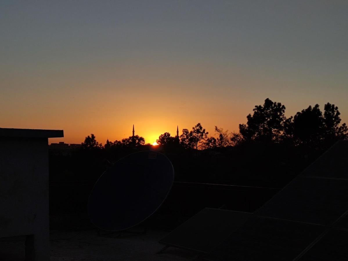 Sunrise Rest House Islamabad Exterior photo